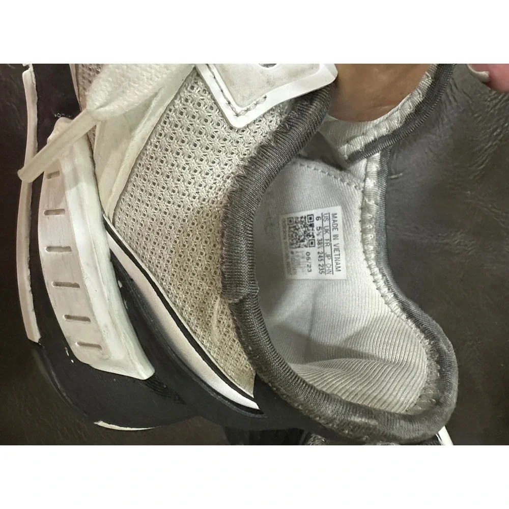 Adidas NMD_R1 V2 White Grey Black Mesh Running Shoes Men 6 Women 7.5 HP6606